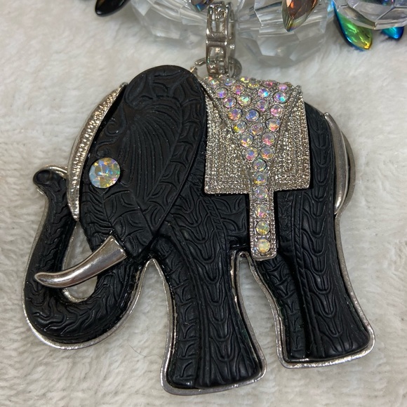 Large Black Elephant Medallion on Beaded Necklace - Picture 3 of 10